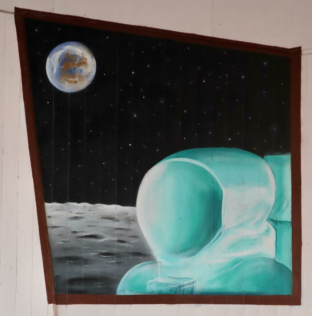 Mann im Mond - Geschichten auf Beton (Lack/Wand, 6x 2,5 m + 2,5 x 2,5 m + 2,5 x 2,5 m)