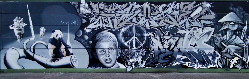 Gemeinschaftsbild mit Omez, Loomit, Bert, Dam One, Mr Pilzone, Resistance (Lack auf Wand / etwa  5 x 30 Meter) 
